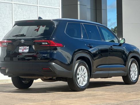 Certified 2025 Toyota Grand Highlander FWD image 4