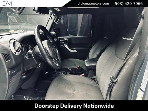 Used 2017 Jeep Wrangler Unlimited Rubicon w/ Connectivity Group AWD/4WD image 17