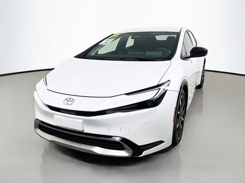Used 2025 Toyota Prius Plug-In Hybrid image 10