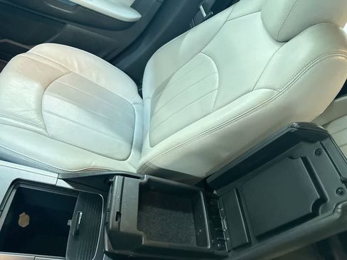 Used 2012 Chevrolet Traverse LTZ image 25