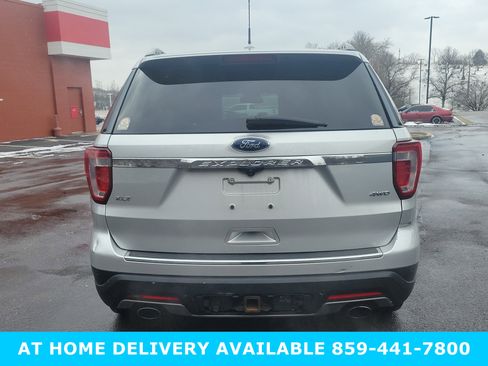 Used 2018 Ford Explorer XLT w/ Equipment Group 202A image 4