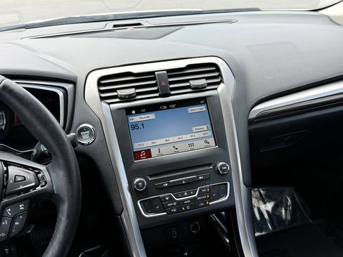 Used 2018 Ford Fusion SE w/ Equipment Group 602A FWD image 30
