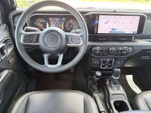 Used 2024 Jeep Wrangler Unlimited Sahara w/ Technology Group AWD/4WD image 29