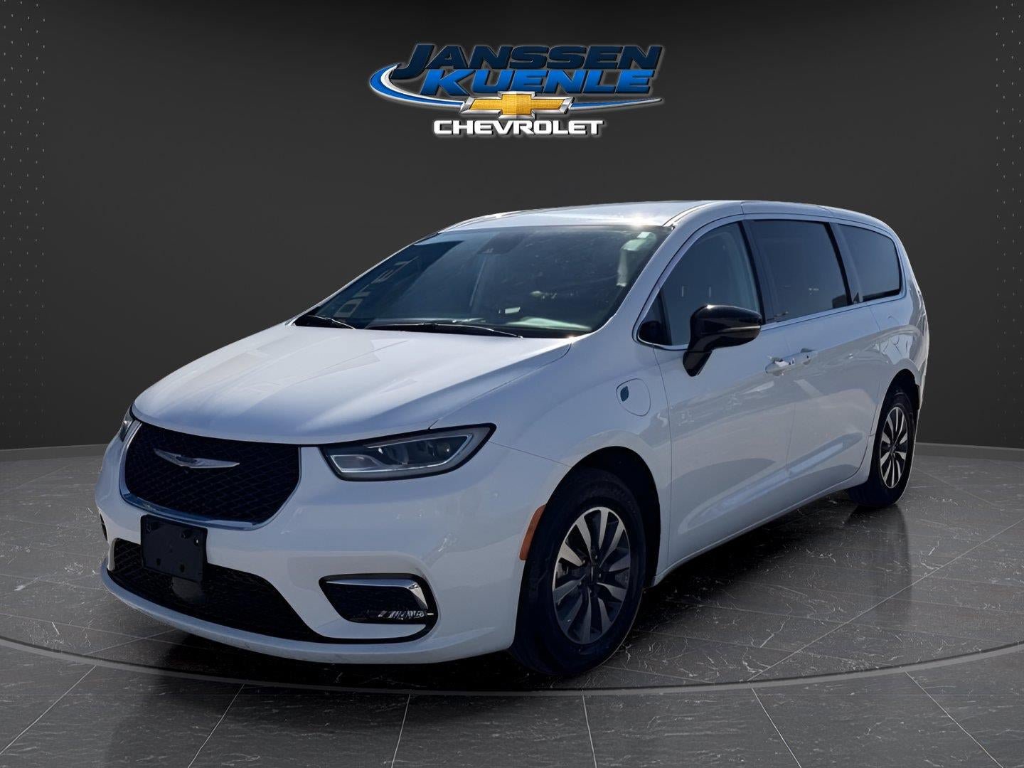Used 2024 Chrysler Pacifica Limited FWD image 1
