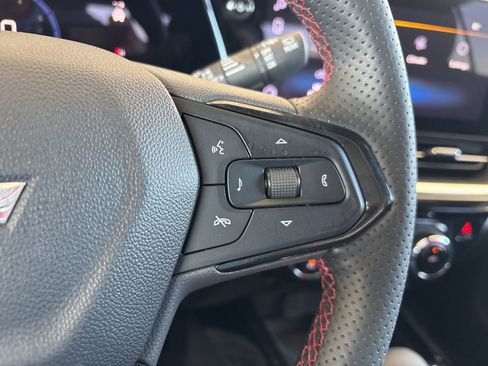 Certified 2024 Chevrolet Trax RS w/ Sunroof Package image 28