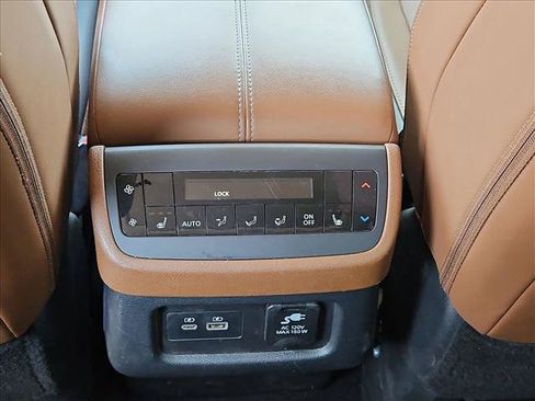 Certified 2024 Nissan Pathfinder Platinum w/ Black Appearance Package AWD/4WD image 26