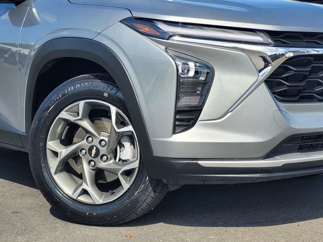 Used 2026 Chevrolet Trax LT FWD image 9