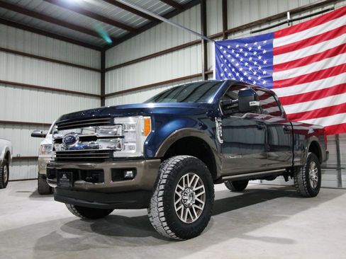 Used 2017 Ford F250 King Ranch w/ King Ranch Ultimate Package image 3