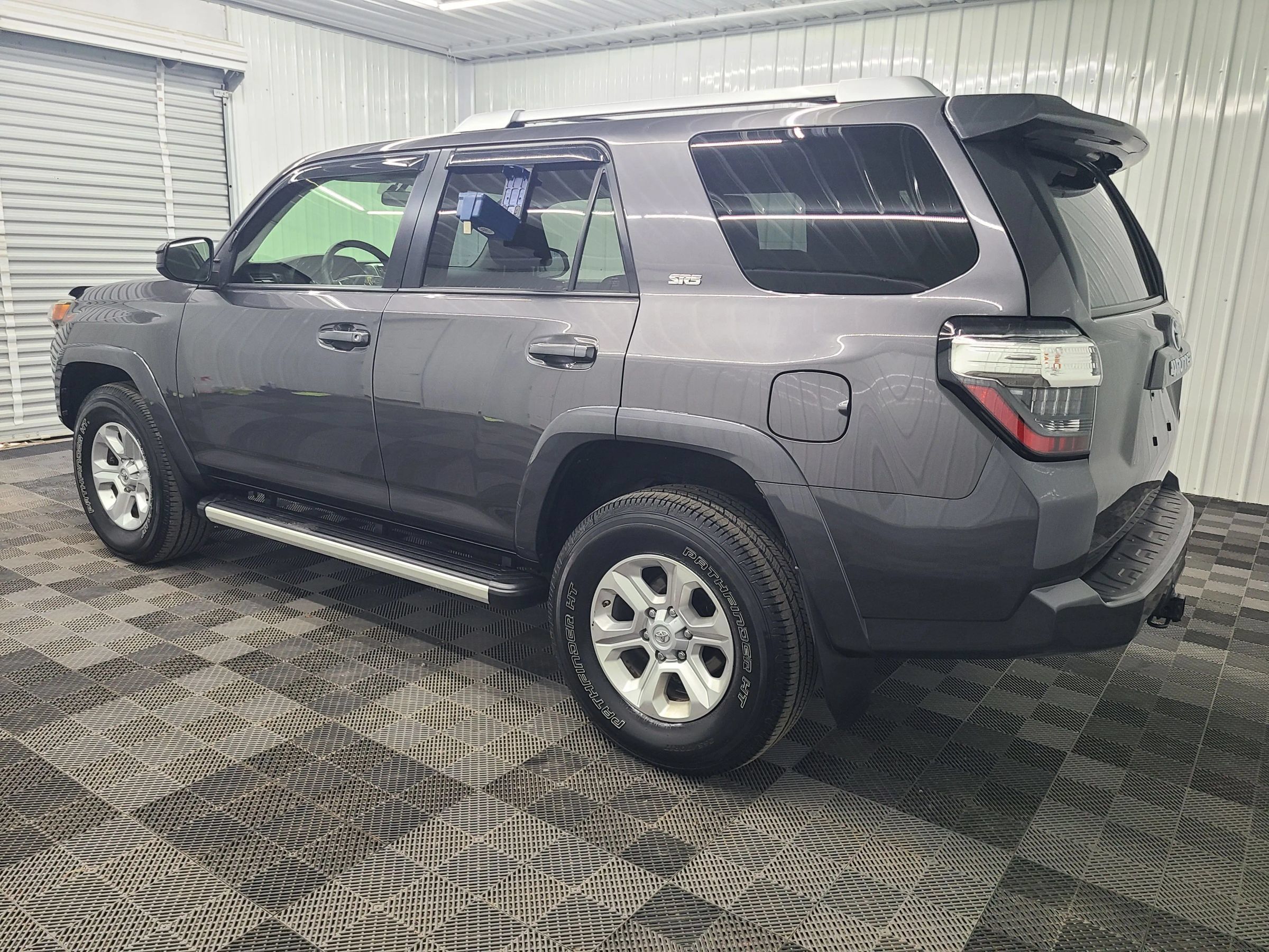 Used 2017 Toyota 4Runner SR5 AWD/4WD image 9