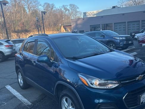 Used 2020 Chevrolet Trax LT w/ Driver Confidence Package image 1
