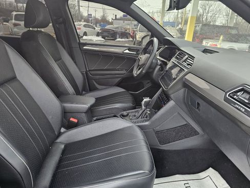 Used 2024 Volkswagen Tiguan SE R-Line image 38