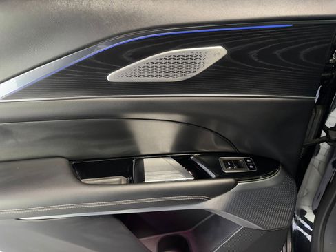 Used 2024 Cadillac Lyriq Sport image 13