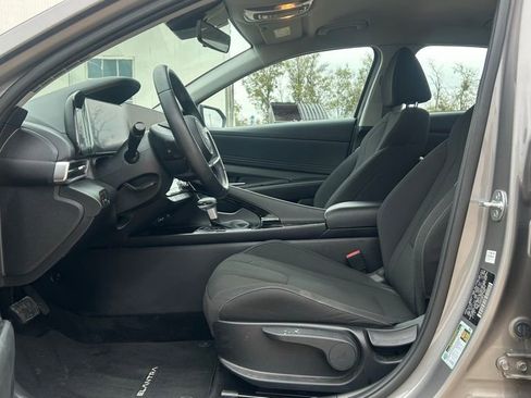 Used 2023 Hyundai Elantra SEL w/ Convenience Package image 18