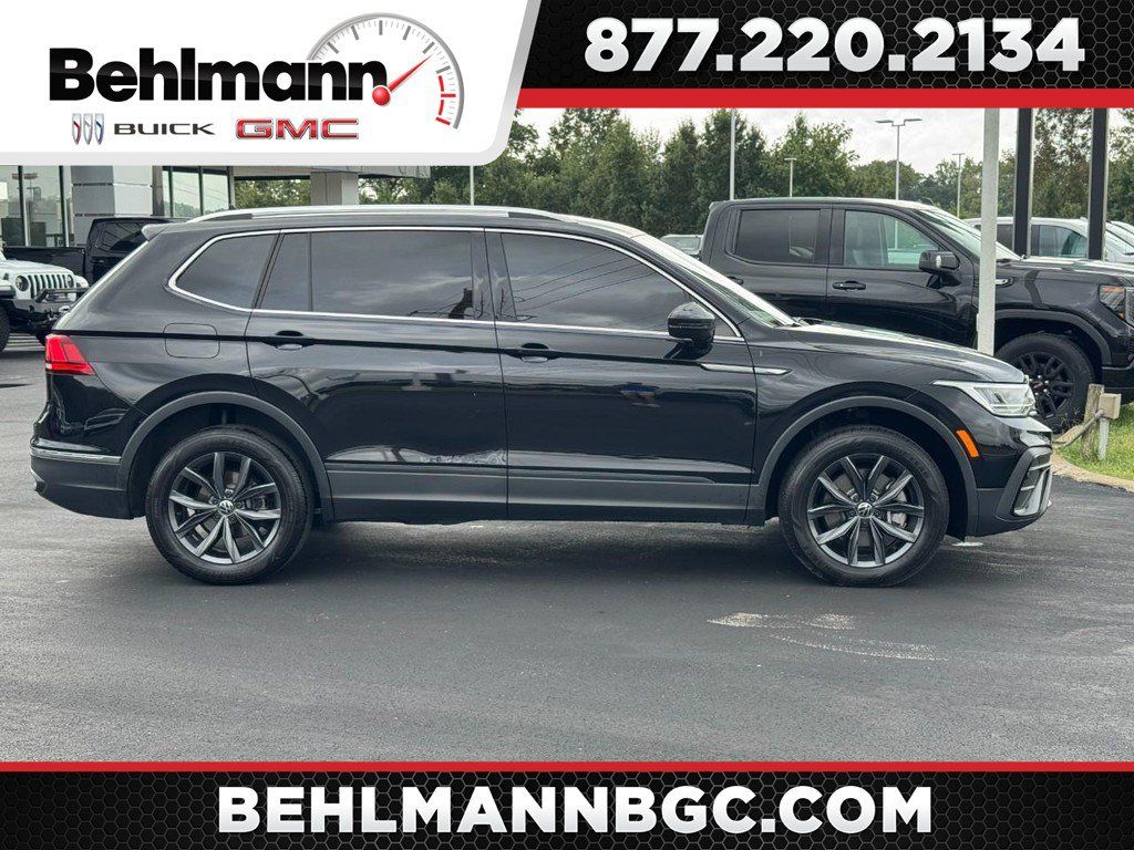 Used 2023 Volkswagen Tiguan SE FWD image 1