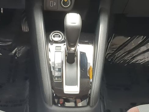 Used 2022 Nissan Versa SR w/ Convenience Package image 26