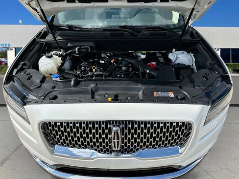 Used 2022 Lincoln Nautilus FWD w/ Premium Package image 29