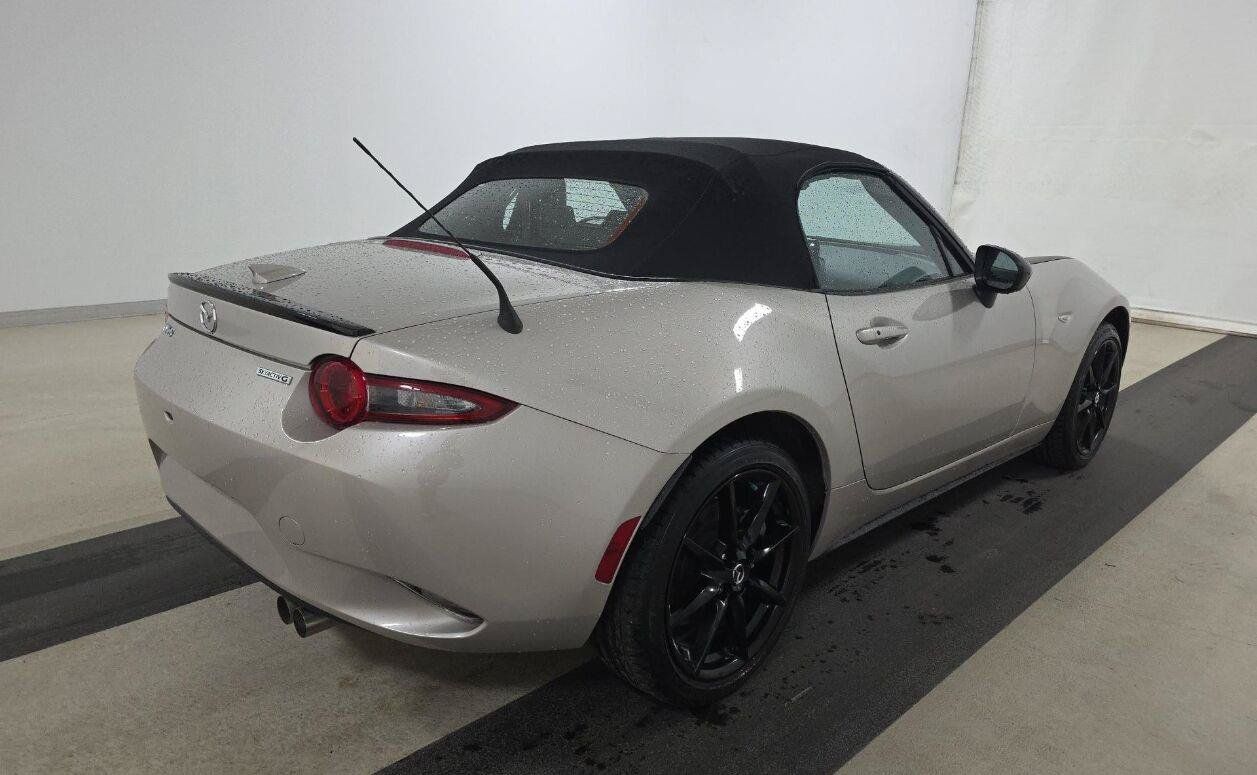 Used 2023 MAZDA MX-5 Miata Club RWD image 2