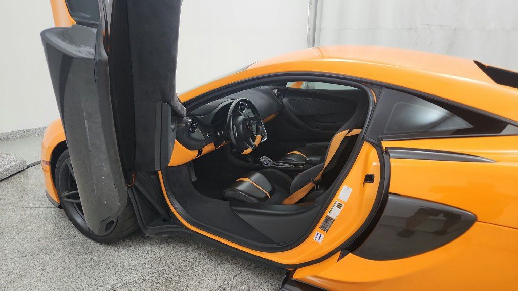 Used 2016 McLaren 570S Coupe RWD image 27