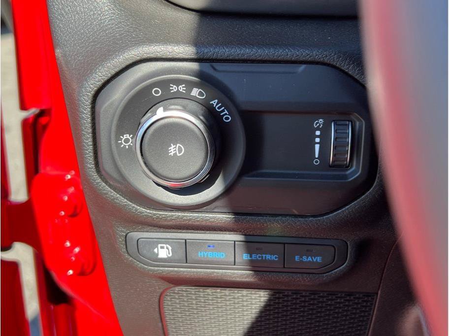Used 2023 Jeep Wrangler Unlimited AWD/4WD image 18