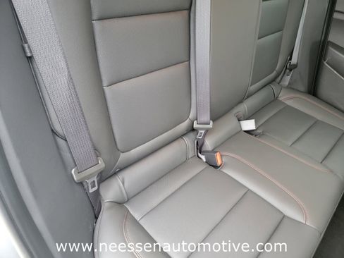 Used 2025 Chevrolet Trax RS image 12