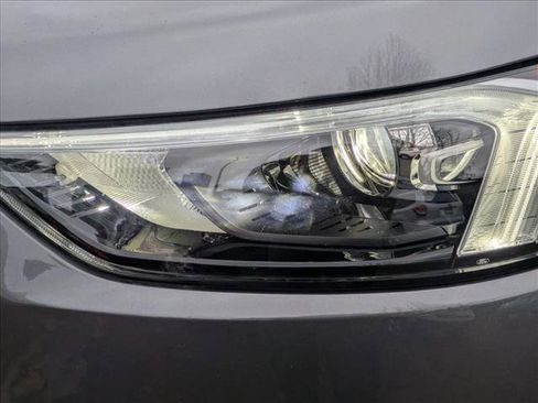 Used 2022 Ford Edge ST-Line w/ Class II Trailer Tow Package image 9