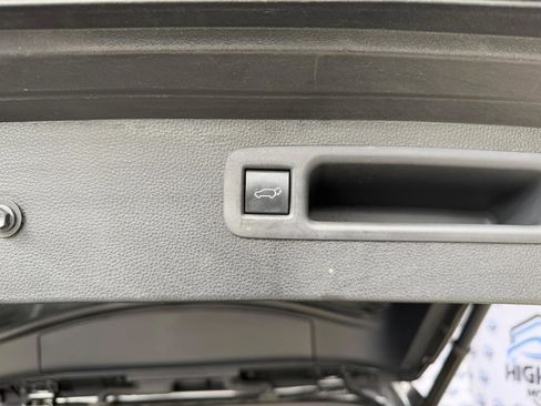 Used 2021 Toyota Highlander XLE image 22