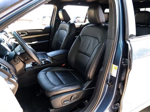 Used 2018 Ford Explorer XLT w/ Equipment Group 202A FWD image 8
