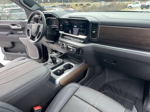 Used 2025 Chevrolet Silverado 1500 High Country image 31