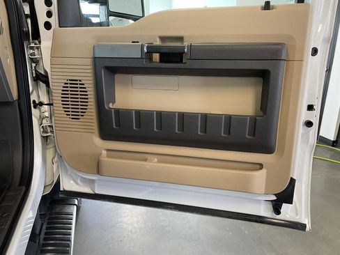 Used 2016 Ford F250 Lariat w/ Chrome Package image 21