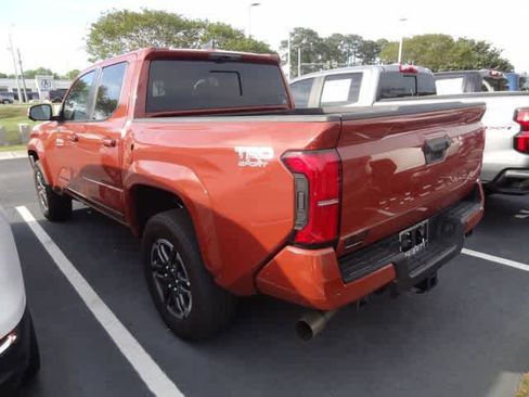 Used 2025 Toyota Tacoma TRD Sport w/ TRD Sport Premium Package image 6