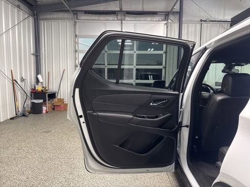 Used 2023 Chevrolet Traverse LT image 17