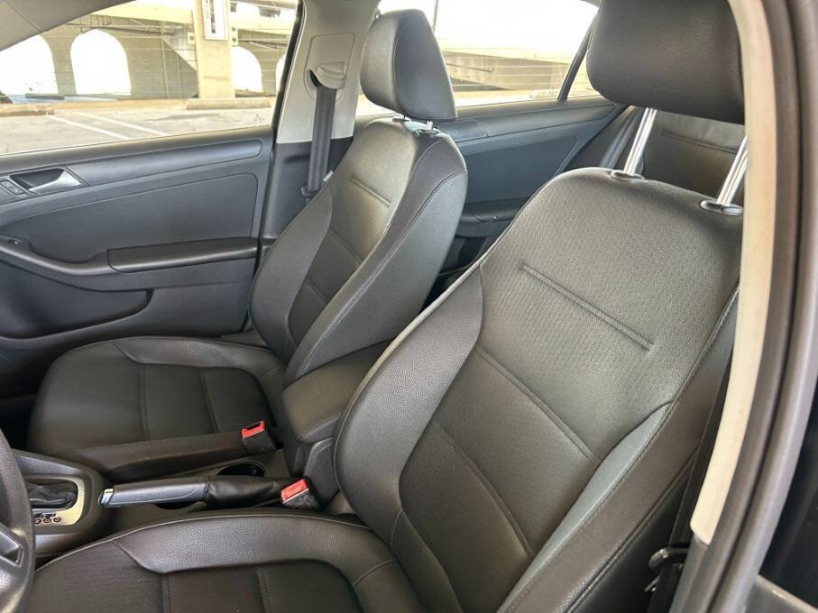 Used 2012 Volkswagen Jetta SE FWD image 20