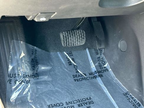 Used 2024 Chevrolet Equinox RS w/ RS Leather Package FWD image 19