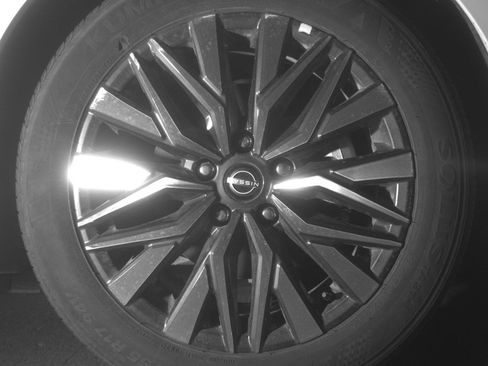 Used 2025 Nissan Altima 2.5 SV FWD image 10