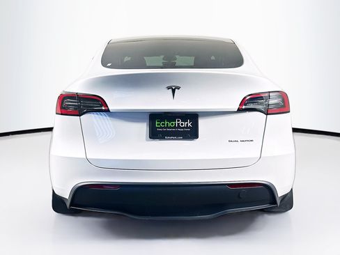 Used 2023 Tesla Model Y AWD image 7