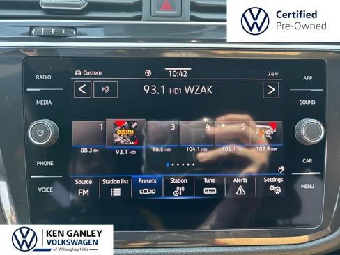Used 2024 Volkswagen Tiguan SE AWD/4WD image 13