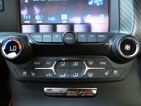Used 2016 Chevrolet Corvette Z06 w/ 3LZ Preferred Equipment Group RWD image 27