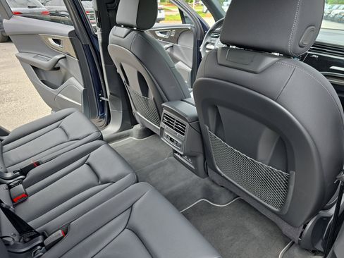 Certified 2025 Audi Q7 2.0T Premium w/ Convenience Plus Package AWD/4WD image 11