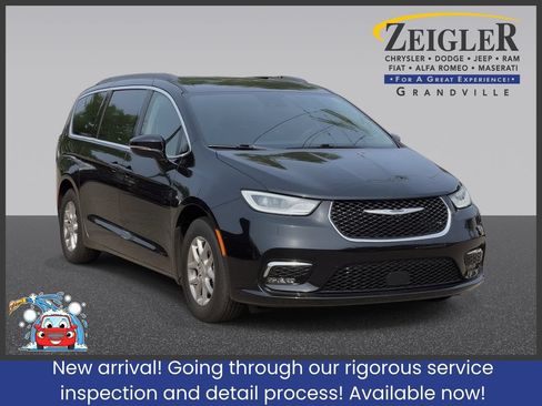 Certified 2021 Chrysler Pacifica Touring w/ Cold Weather Group FWD image 1