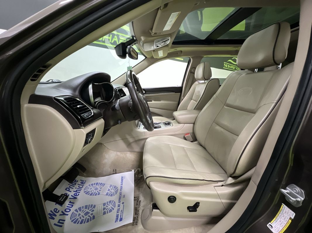 Used 2019 Jeep Grand Cherokee Overland AWD/4WD image 18
