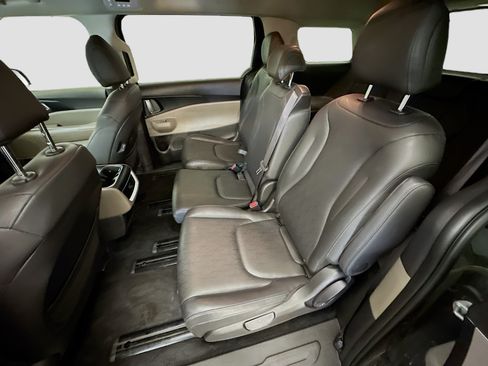 Used 2026 Kia Carnival FWD image 28