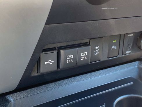 Used 2020 Toyota Tundra Platinum AWD/4WD image 17