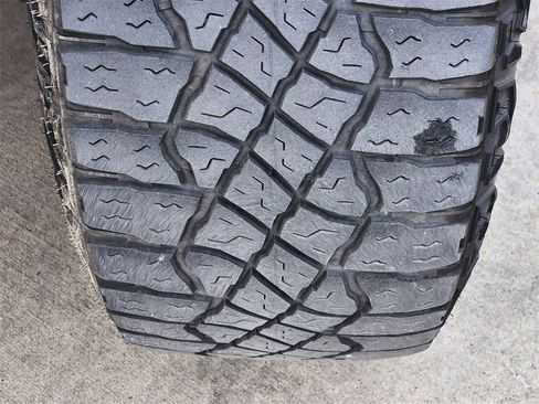 Used 2024 Chevrolet Silverado 2500 ZR2 w/ Technology Package image 11