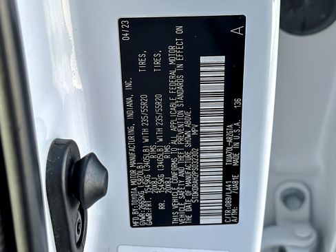 Used 2023 Toyota Highlander Platinum image 28