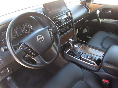 Used 2024 Nissan Armada SL image 17
