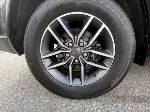 Used 2019 Jeep Grand Cherokee Limited w/ Trailer Tow Group IV AWD/4WD image 30