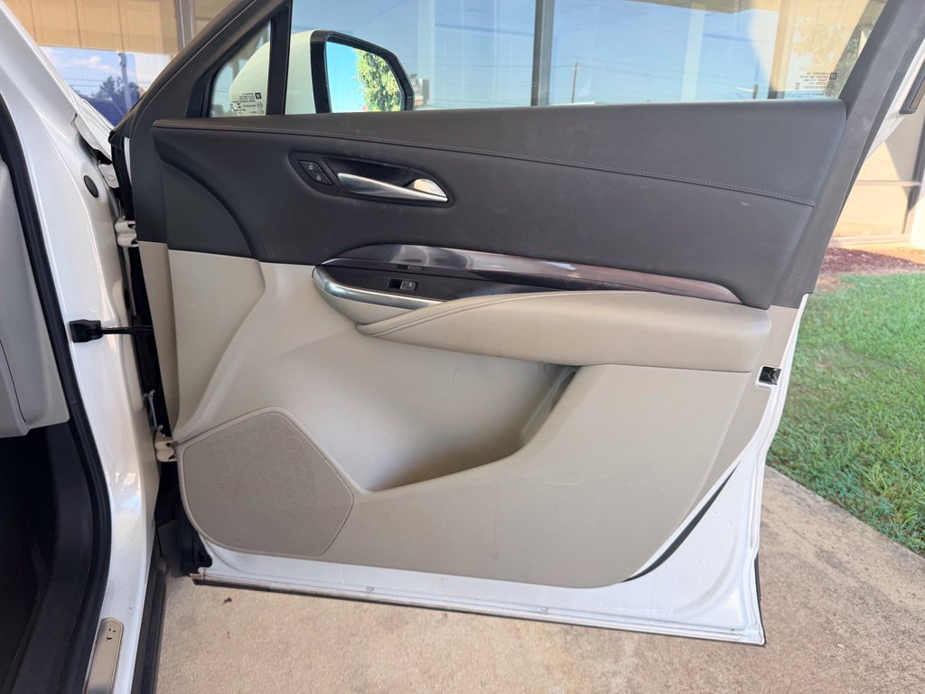 Used 2021 Cadillac XT4 Luxury w/ Cold Weather Package FWD image 17