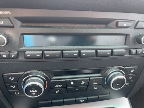 Used 2010 BMW 335i xDrive Sedan image 16