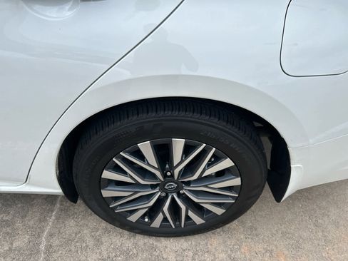 Certified 2024 Nissan Altima 2.5 SV w/ SV Premium Package image 4