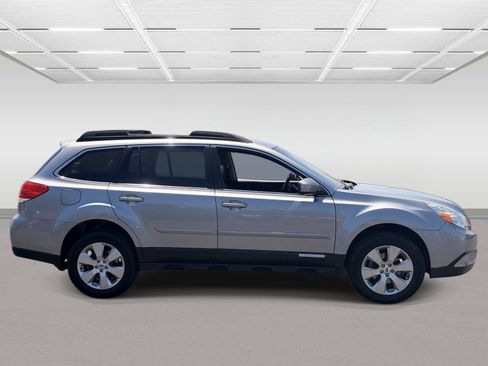 Used 2011 Subaru Outback 2.5i Limited w/ Popular Equipment Group 2A AWD/4WD image 5